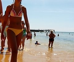 Sexy tan lined butts in hot bikinis